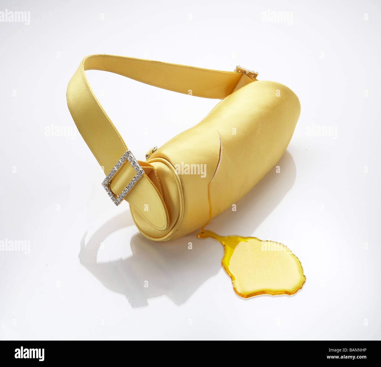 Gelbe Handtasche Tropfen Honig Stockfoto