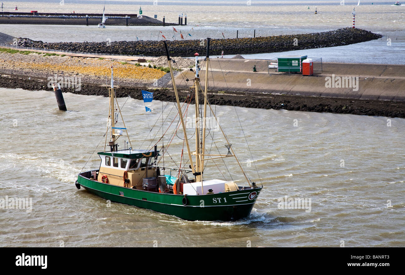 Angeln Boot betreten Hafen Harlingen Friesland Niederlande Stockfoto