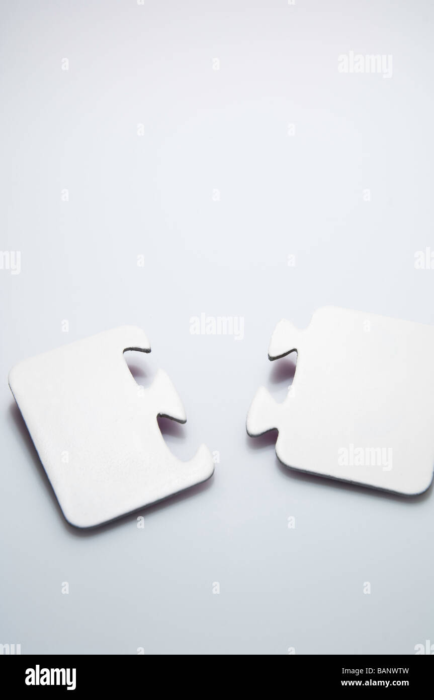Weiße Puzzleteile Stockfoto