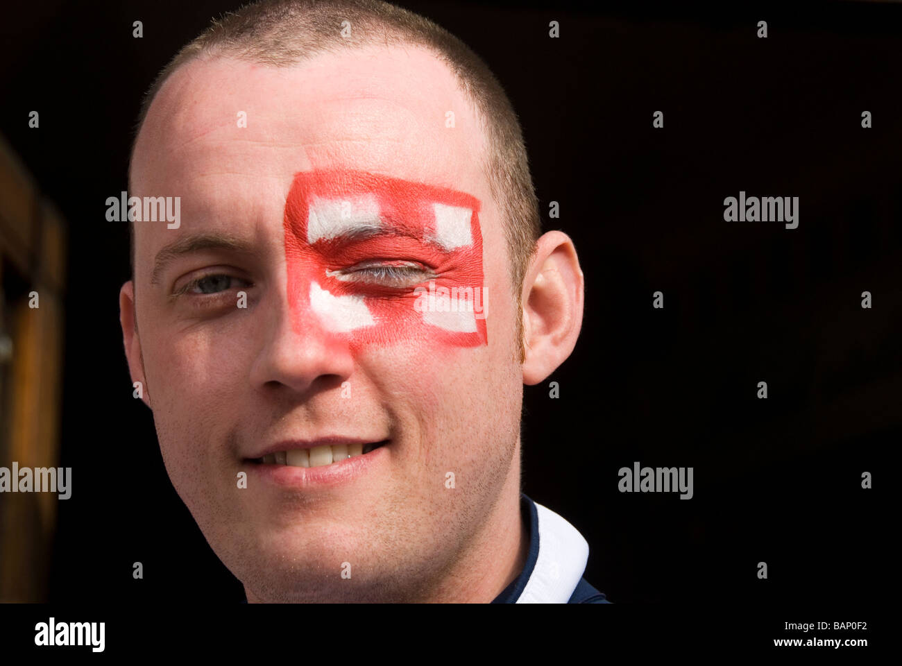 St George s Tag 23. April 2009 Männer trinken in der Stadt nach der Arbeit Stockfoto