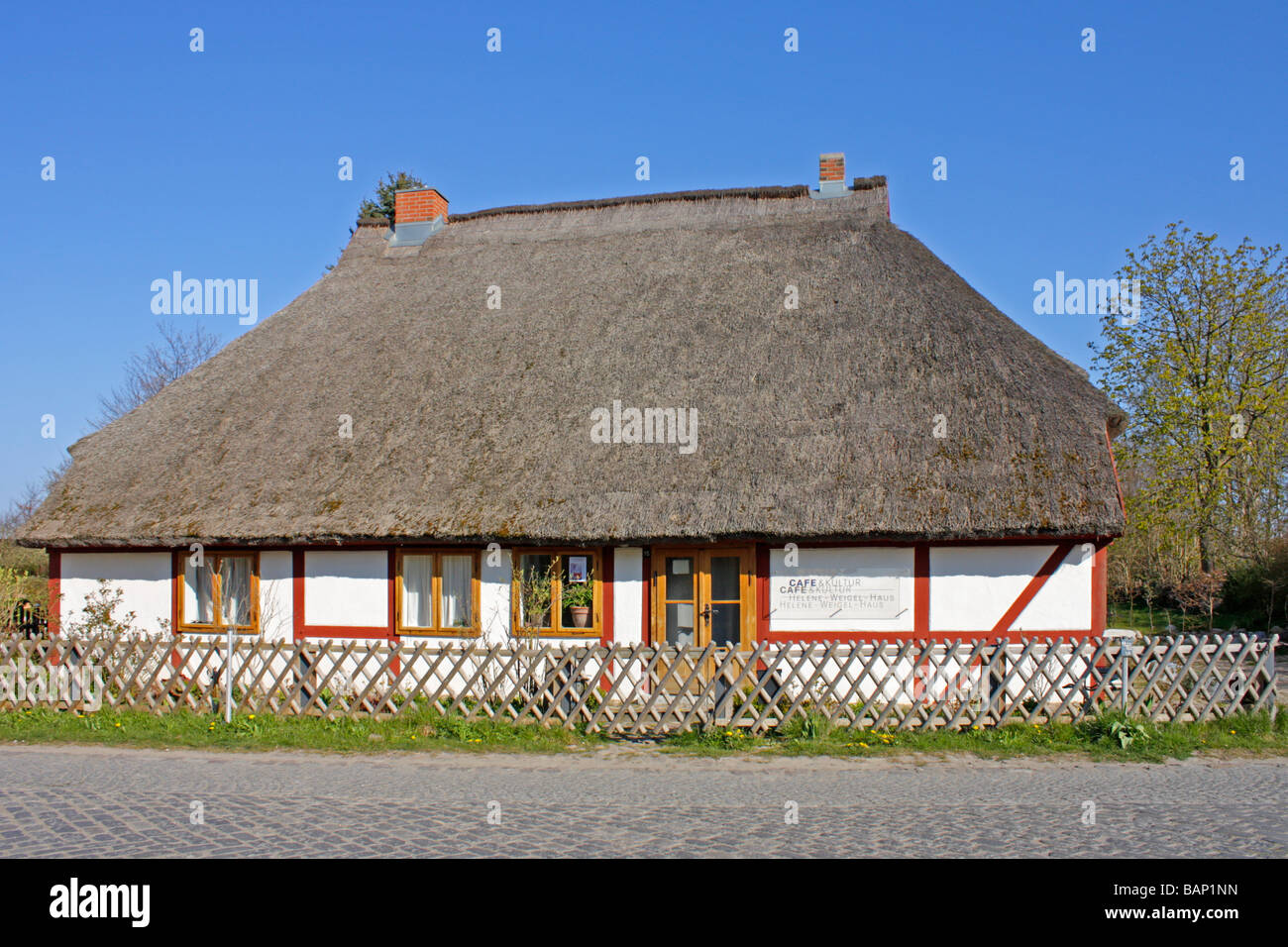 reetgedeckten Haus in Norddeutschland, Mecklenburg Vorpommern, Insel Rügen, Putgarten Stockfoto
