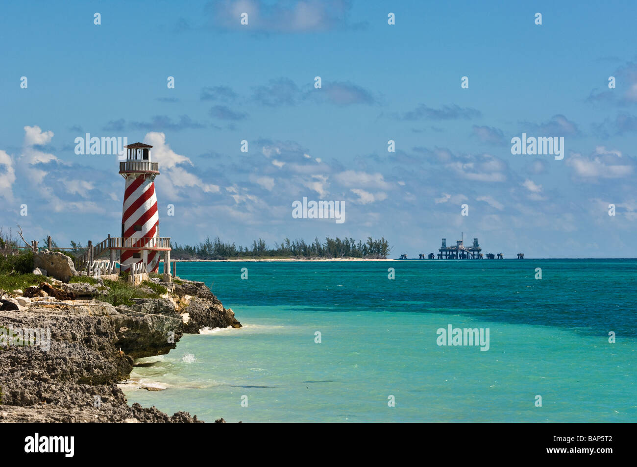 Hohe Felsen Leuchtturm am Hochfels, Grand Bahama, Bahamas. Stockfoto