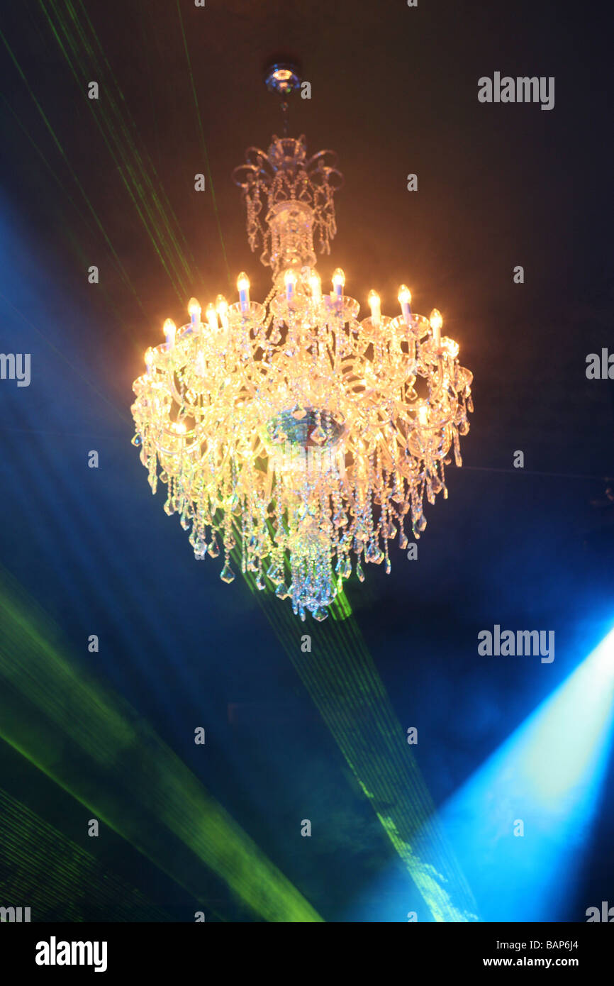 Kronleuchter in einem Nachtclub Stockfoto