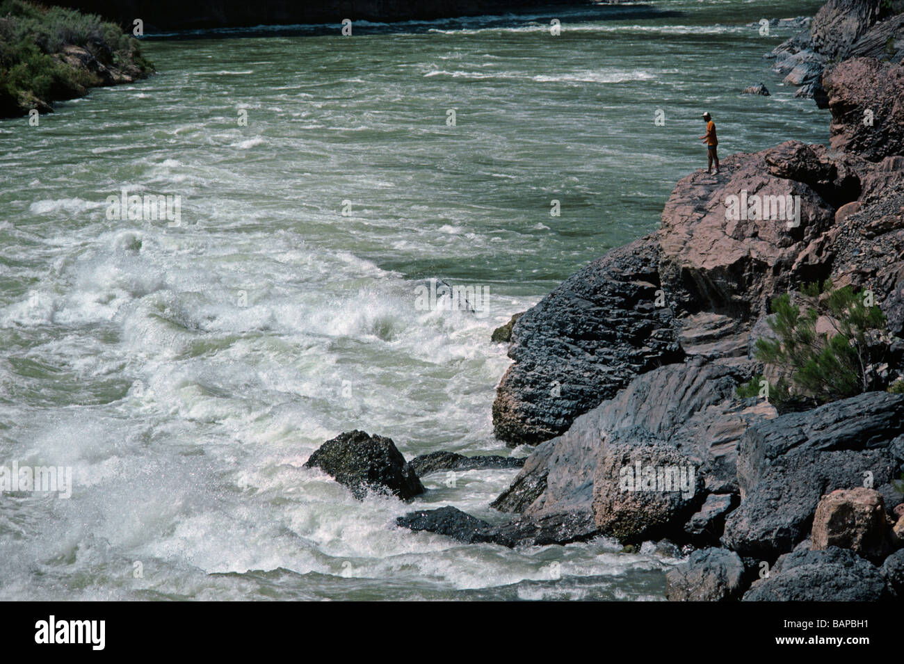 Scouting LAVA FALLS RAPID Klasse 10 eines der größten auf dem COLORADO RIVER GRAND CANYON NATIONAL PARK-ARIZONA Stockfoto