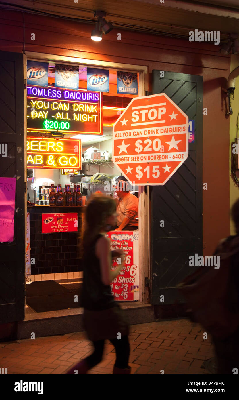 New Orleans Louisiana Alkohol fließt frei auf der Bourbon Street Stockfoto