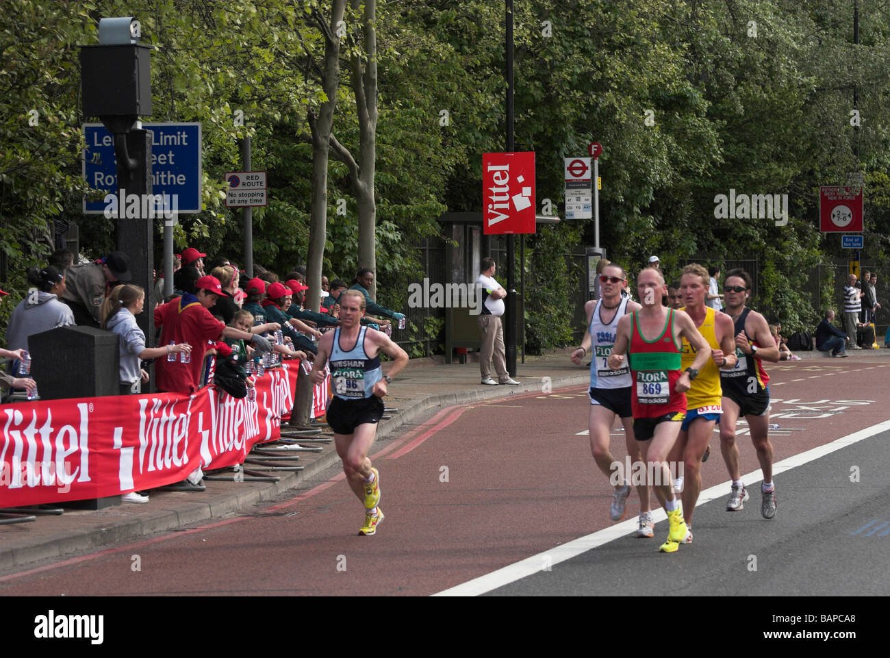 Frühe Läufer in den London-Marathon 2009. Stockfoto