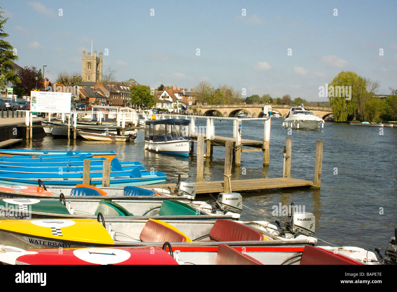 Boote der bunten mieten in Henley on Thames, Oxfordshire, England Stockfoto