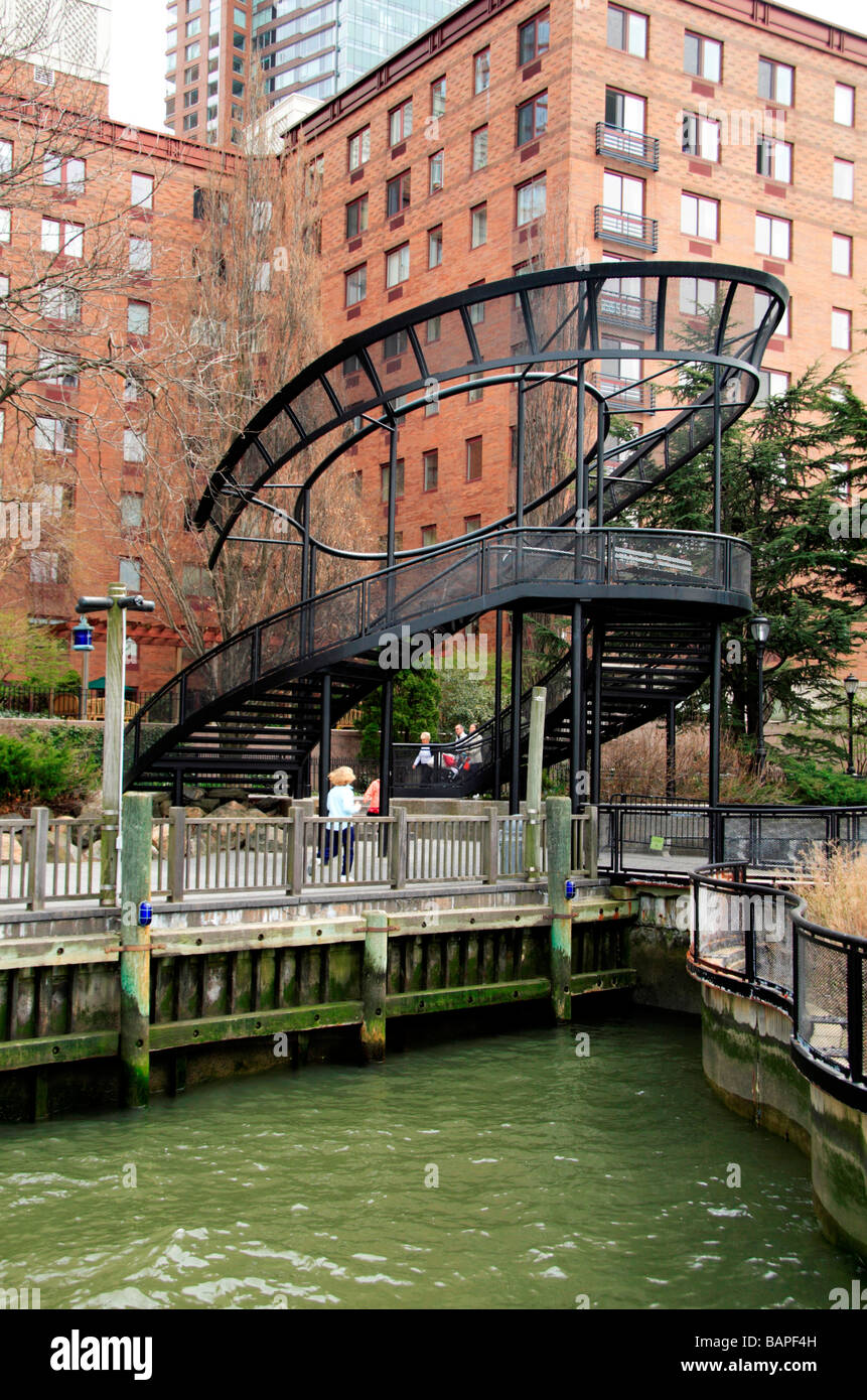 Eine eiserne Aussichtsturm, in Anlehnung an die Krone der Statue of Liberty, South Cove, Battery Park City, New York. Stockfoto