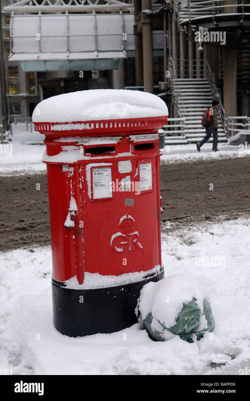 Schnee bedeckt Briefkästen außerhalb der Lloyd es Of London Gebäude Stadt London England Großbritannien 2. Februar 2009 Stockfoto