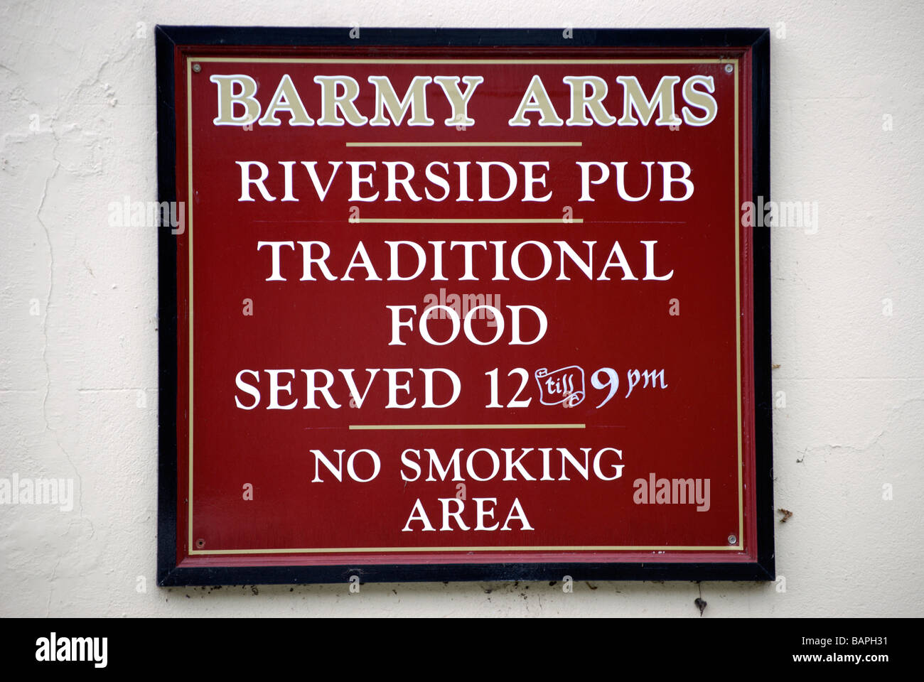 Melden Sie an das barmy Arme Public House Ankündigung Pub am Flussufer und traditionelle Speisen, an der Themse in Twickenham, england Stockfoto