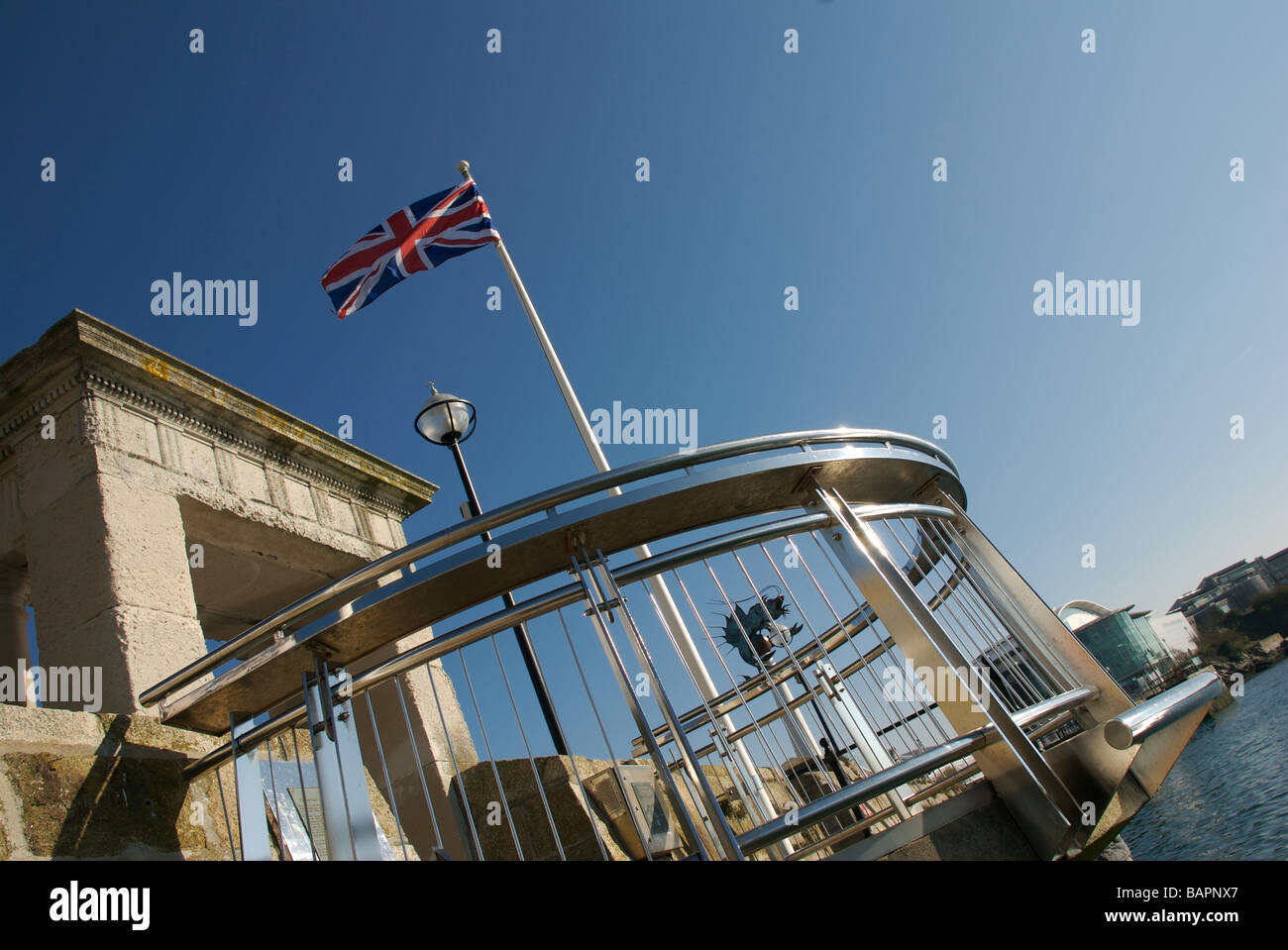 Mayflower Schritte und Union Jack Flagge, Barbican, Plymouth, Devon, UK Stockfoto