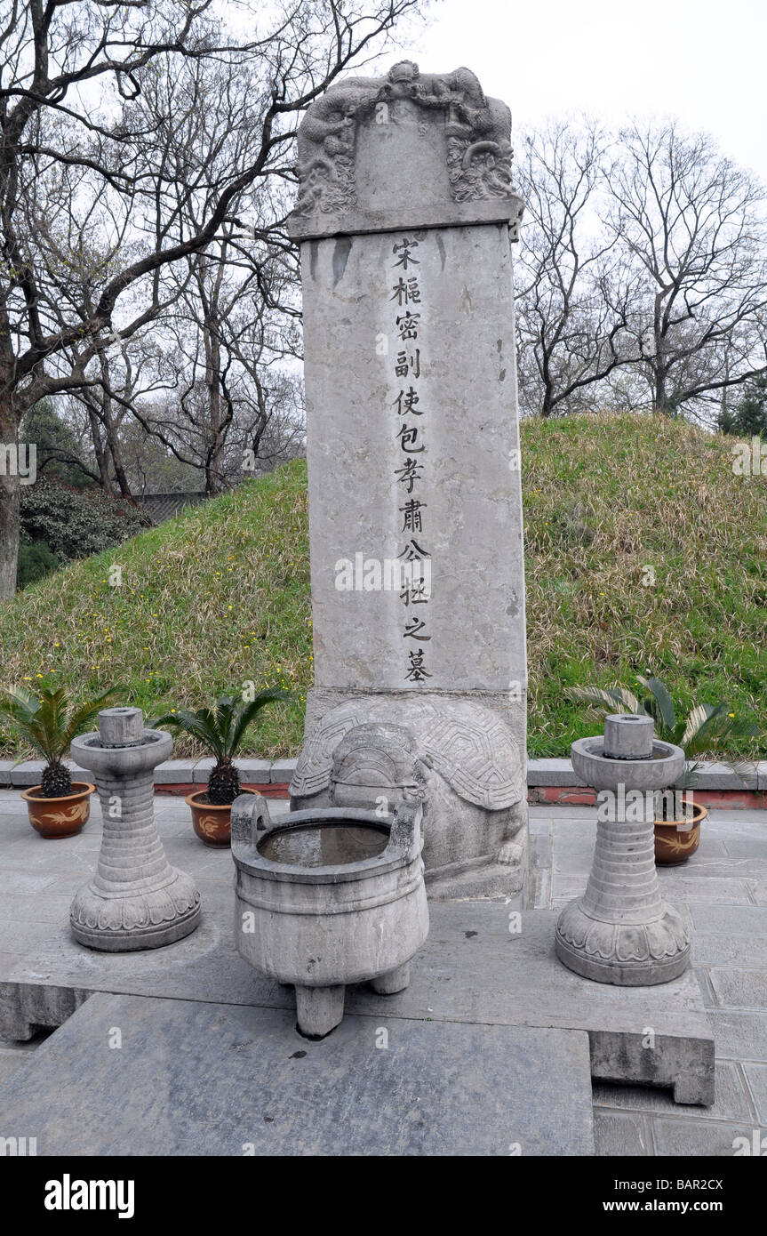Stele und Grab des nur Richter Herrn Bao, die Stele ist auf dem Rücken einer Schildkröte Drachenkopf getragen. Hefei, China. Stockfoto