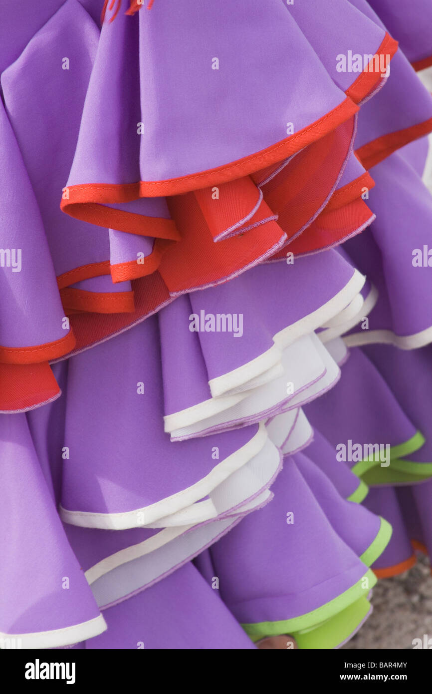 Farbige Rüschen am typischen spanischen Flamenco-Kleid Stockfoto