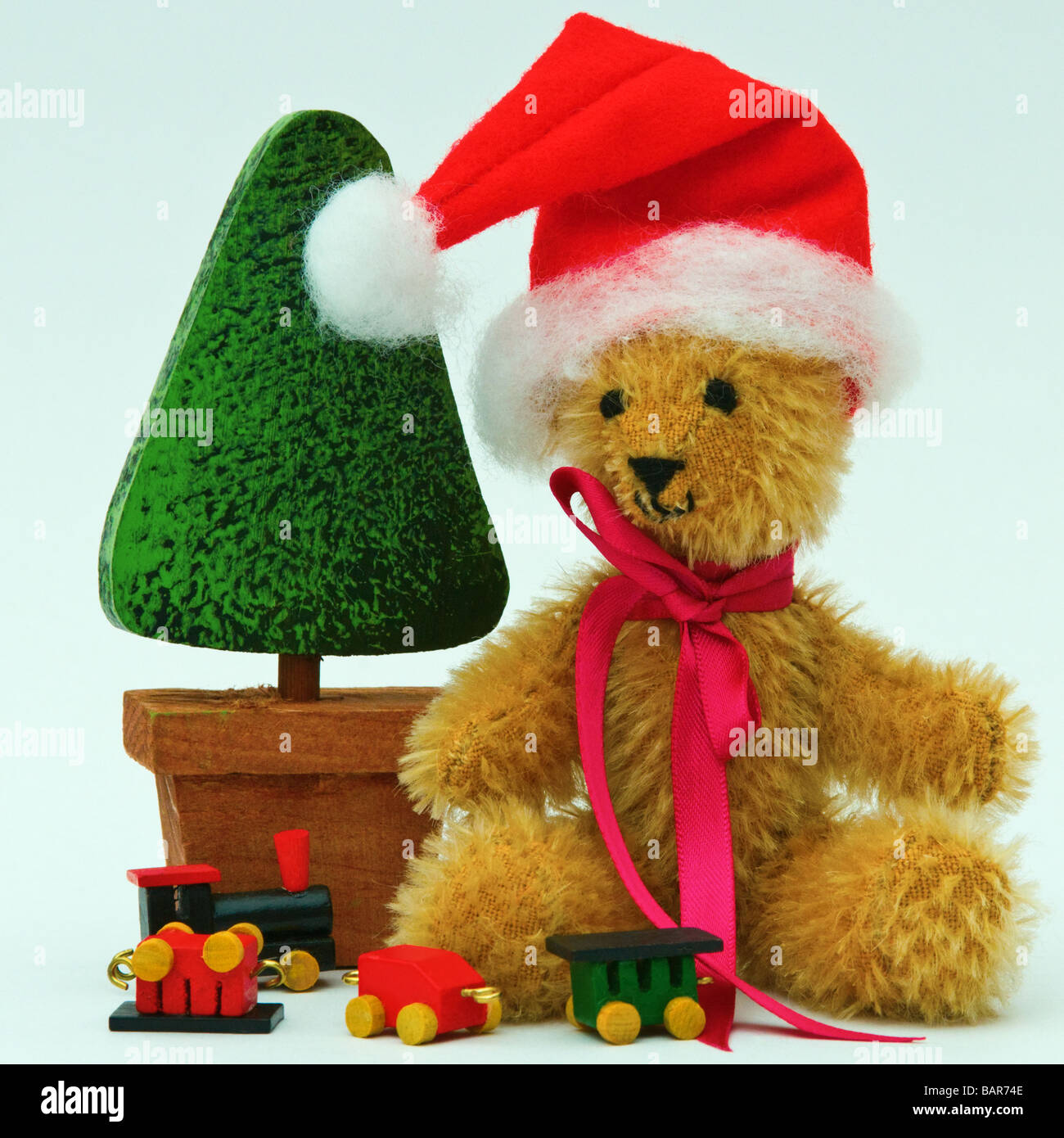 Mini-Weihnachtsmann-Teddybär mit Baum-Zug-Set (Mini tragen Sammlung) Stockfoto