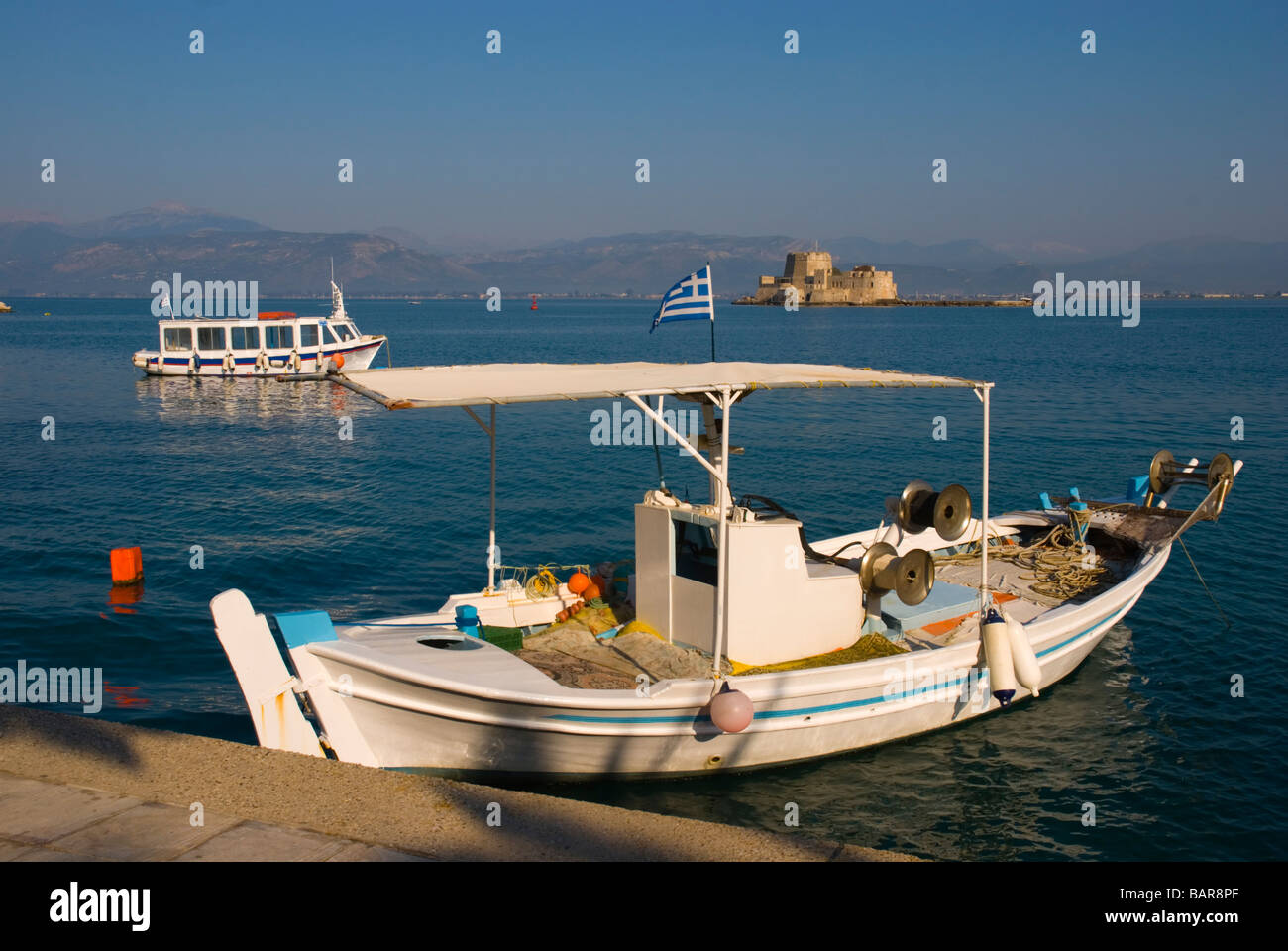 Boote am alten venezianischen Hafen von Nafplio Peloponnes Griechenland Europa Stockfoto