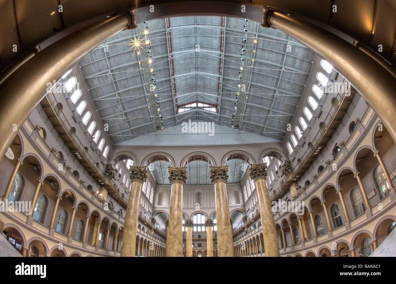 Dies ist ein HDR-Bild von der National Building Museum in Washington, DC, ein Museum für Architektur, Design und Technik. Stockfoto