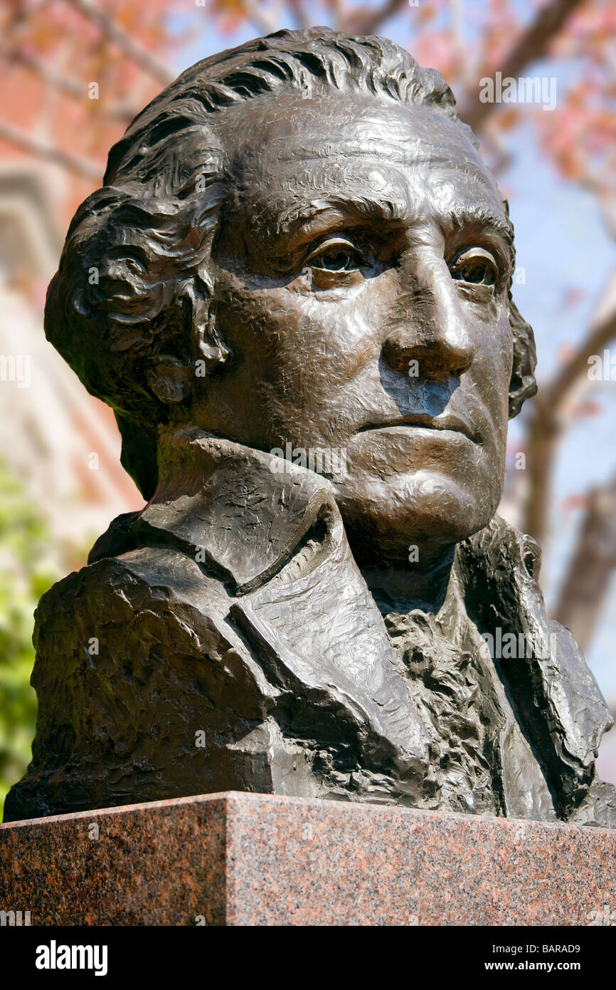 Die Bronzebüste von Präsident George Washington an der Ecke der George Washington University in Washington DC USA Stockfoto