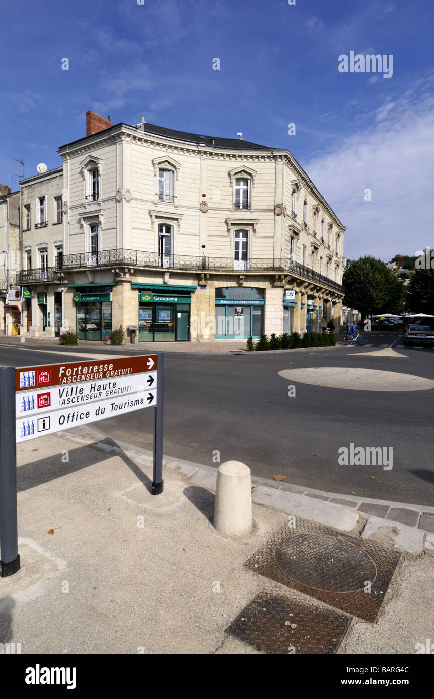 Kreisverkehr Richtung Chinon unterschreibt Indre-et-Loire-Frankreich Stockfoto