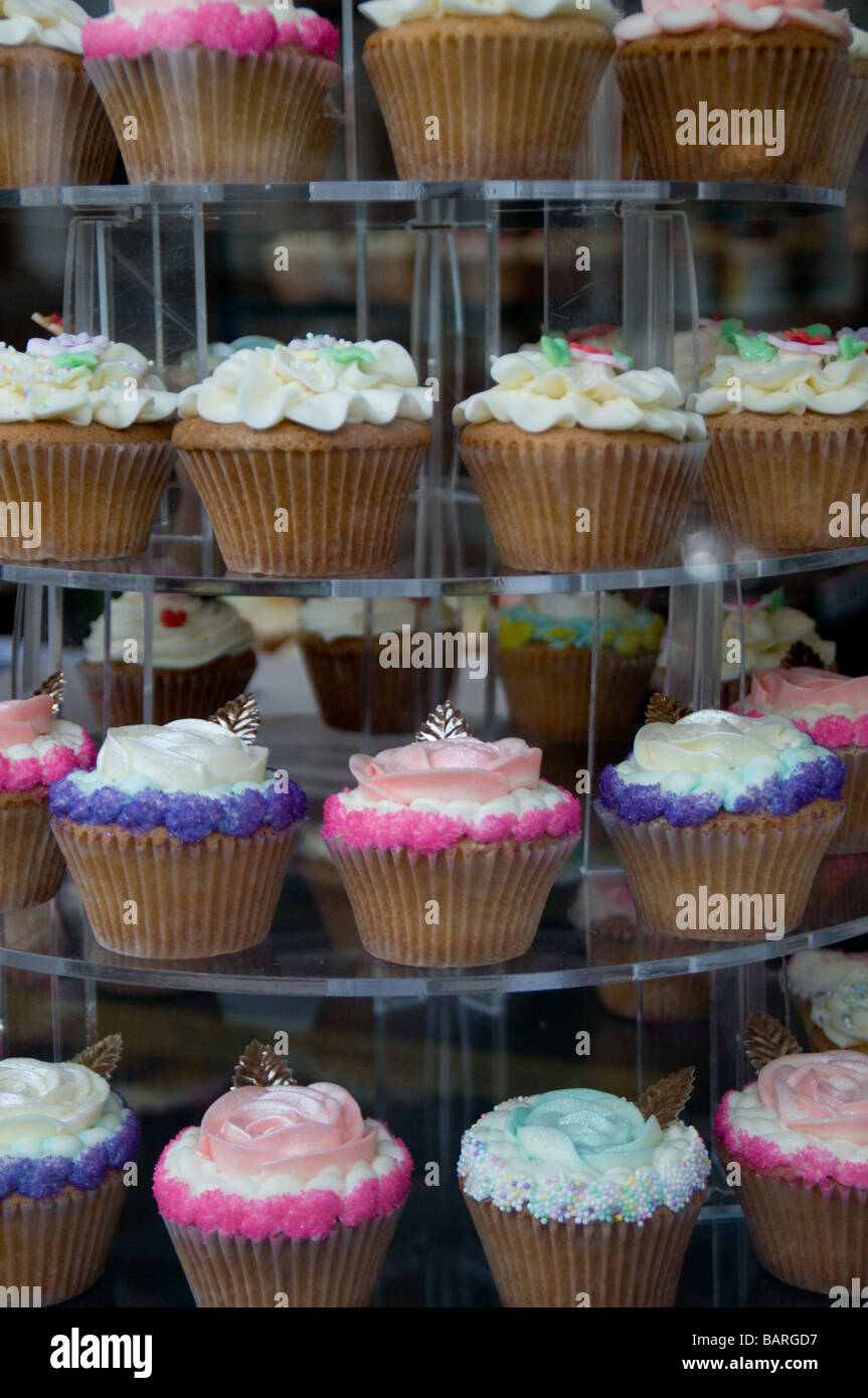 Kleine Kuchen in einer patisserie Stockfoto