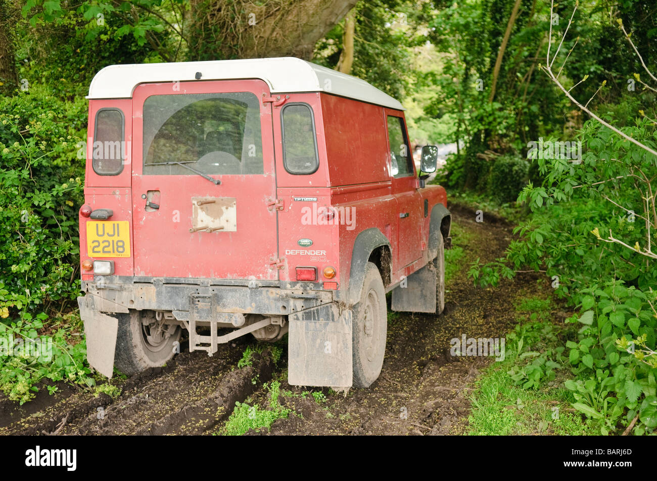 Off-Road-Landrover auf einen schlammigen Feldweg Stockfoto