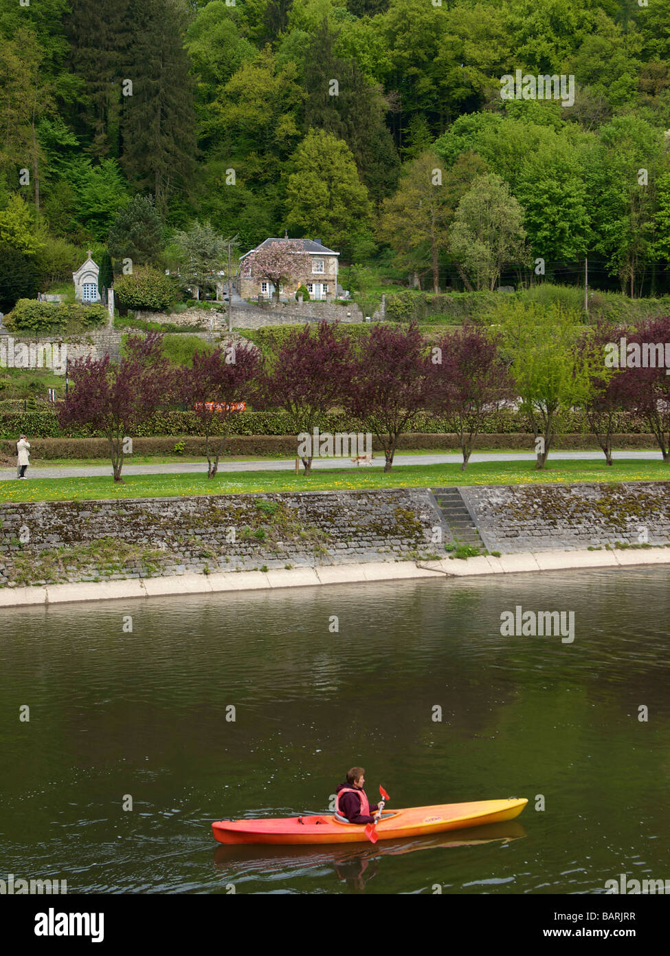 Kajakfahren auf der Ourthe in der Nähe von Durbuy Belgien Stockfoto