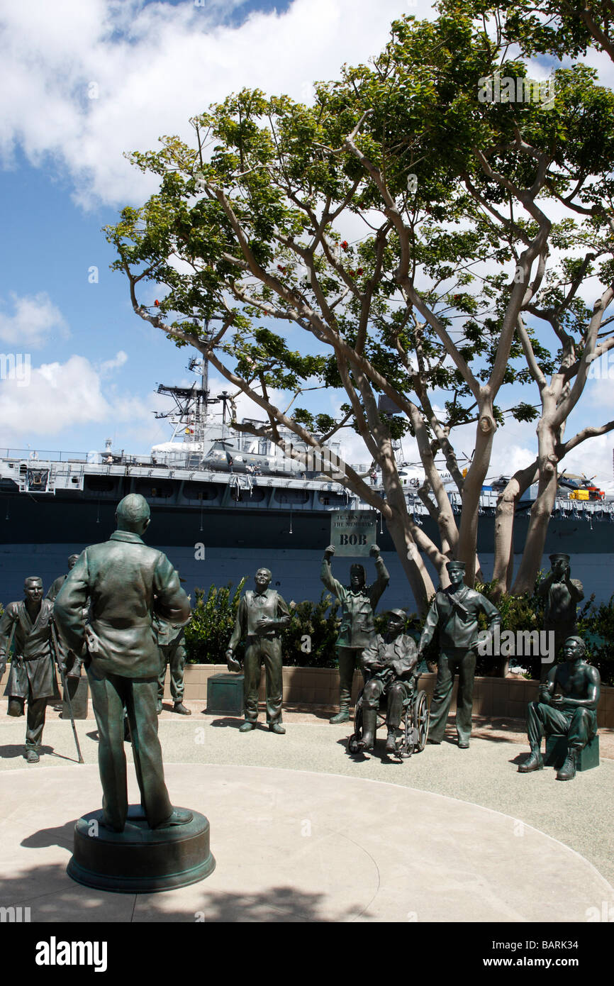 Bob hoffe Tribut von Eugen Daub & Steven Whyte hinter ist die uss Midway Hafen fahren Embarcadero San Diego Kalifornien Usa Stockfoto