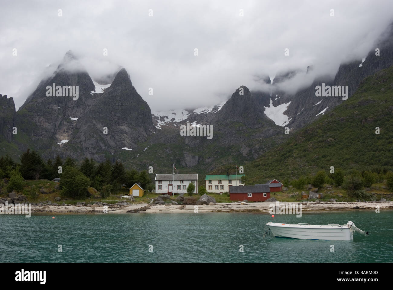 Einzelne Häuser auf der Insel Austvågøya, Lofoten, Nordland, Norwegen, Skandinavien, Europa Stockfoto