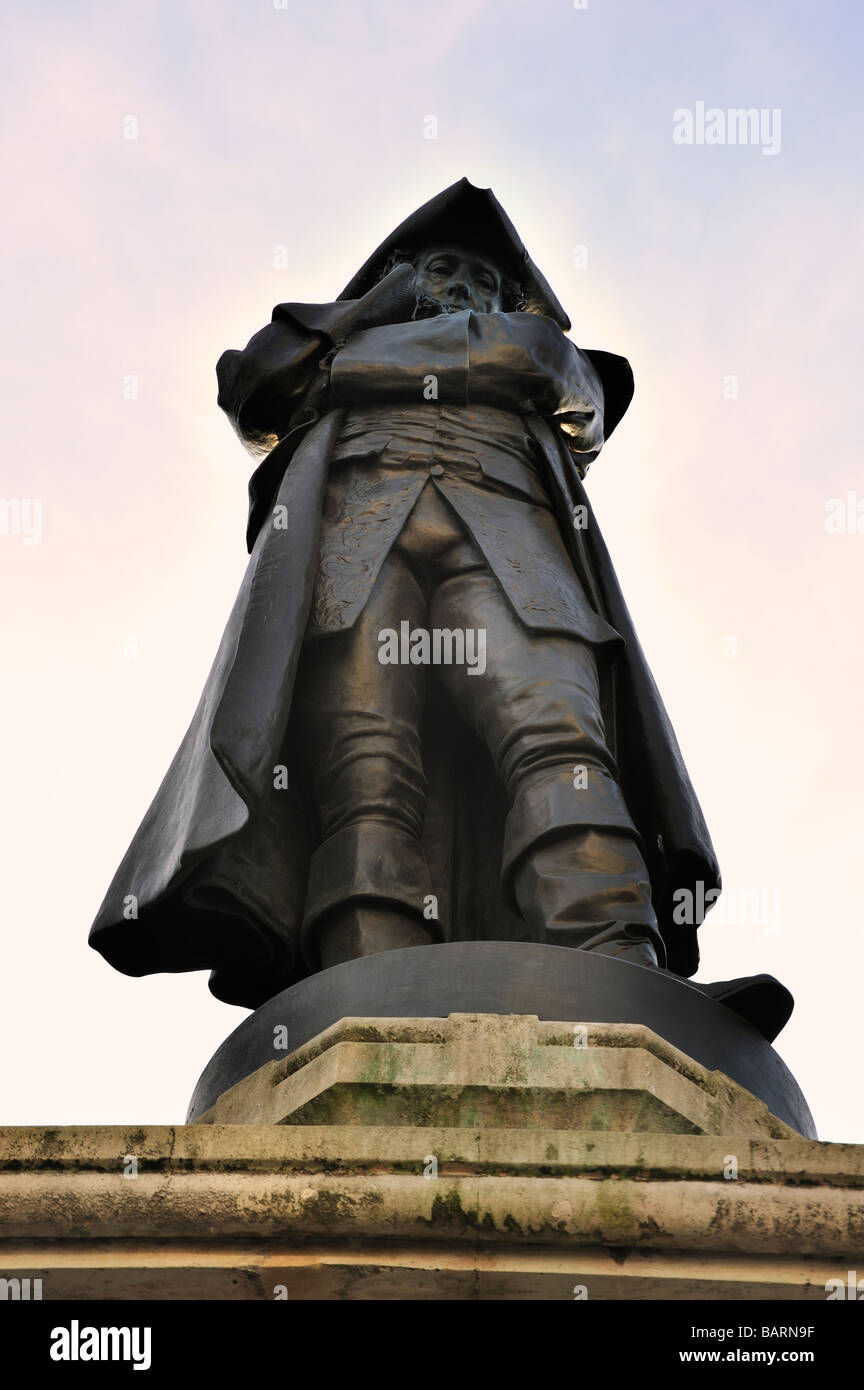 BEDFORD, BEDFORDSHIRE, Großbritannien - 21. APRIL 2009: Statue von John Howard Stockfoto