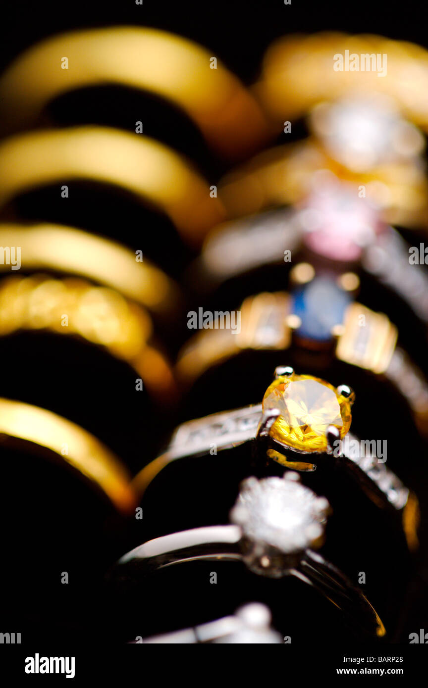 Diamant-Ringe in einer Reihe Stockfoto