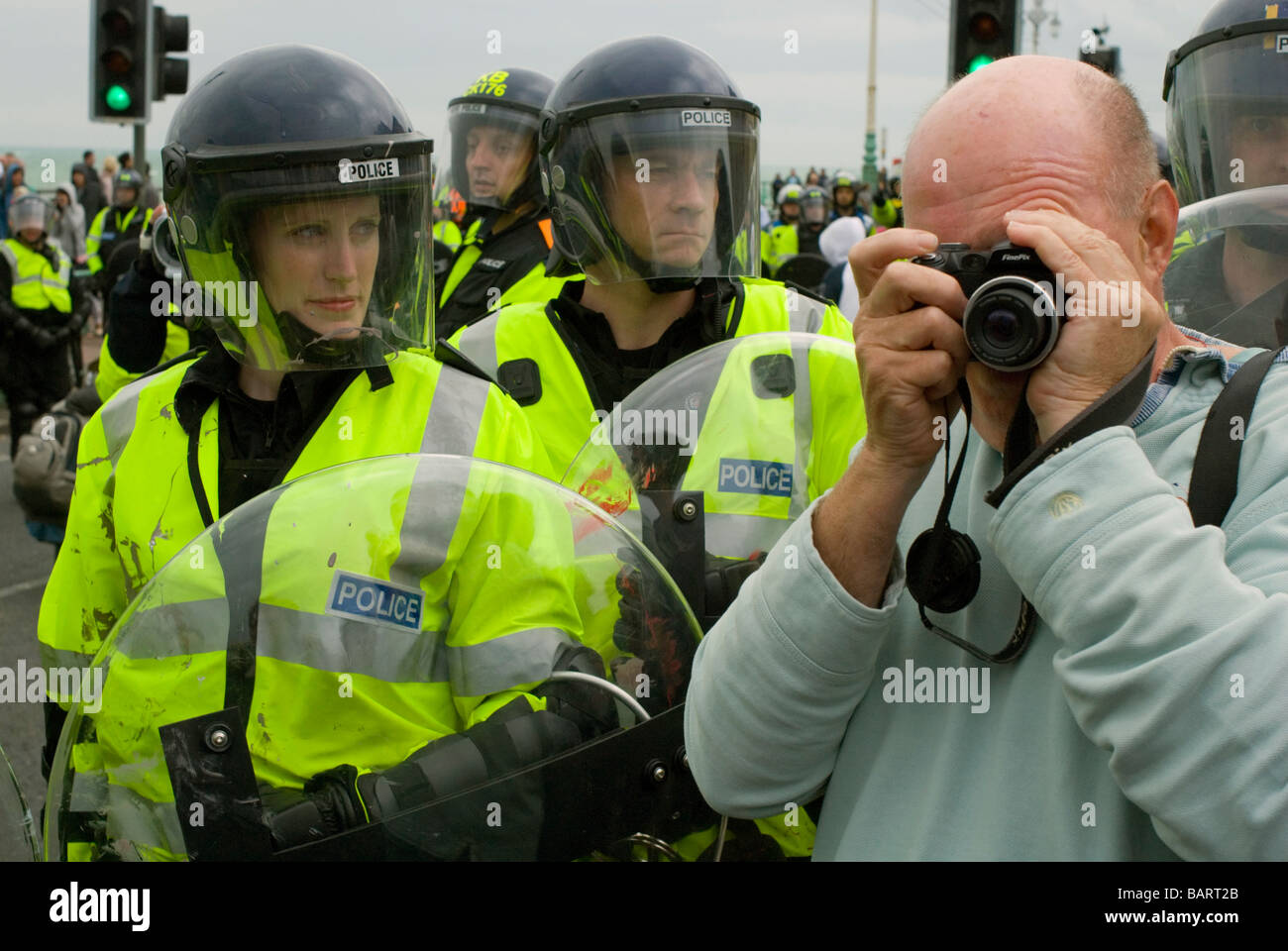 Polizei bei einem smashedo Demonstration in Brighton, 4. Mai 2009 Stockfoto