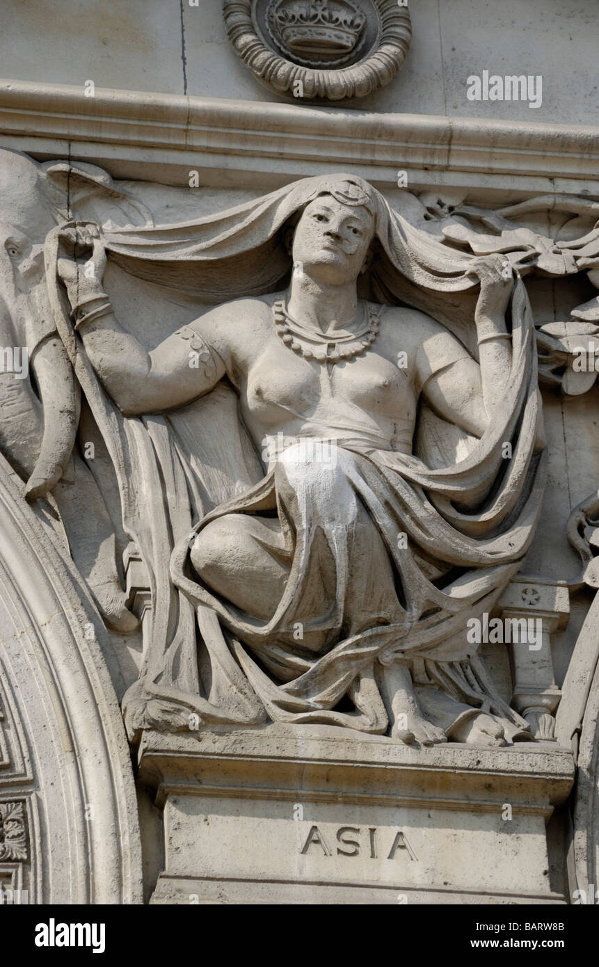 Skulptur, Vertretung der Kontinent Asiens an Außenseite des alten auswärtige und Kolonialbüro in Whitehall, London Stockfoto
