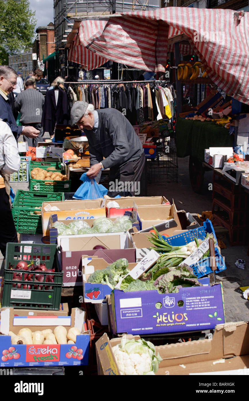 Obst und Gemüse stall Brick Lane Market London, Mai 2009 Stockfoto