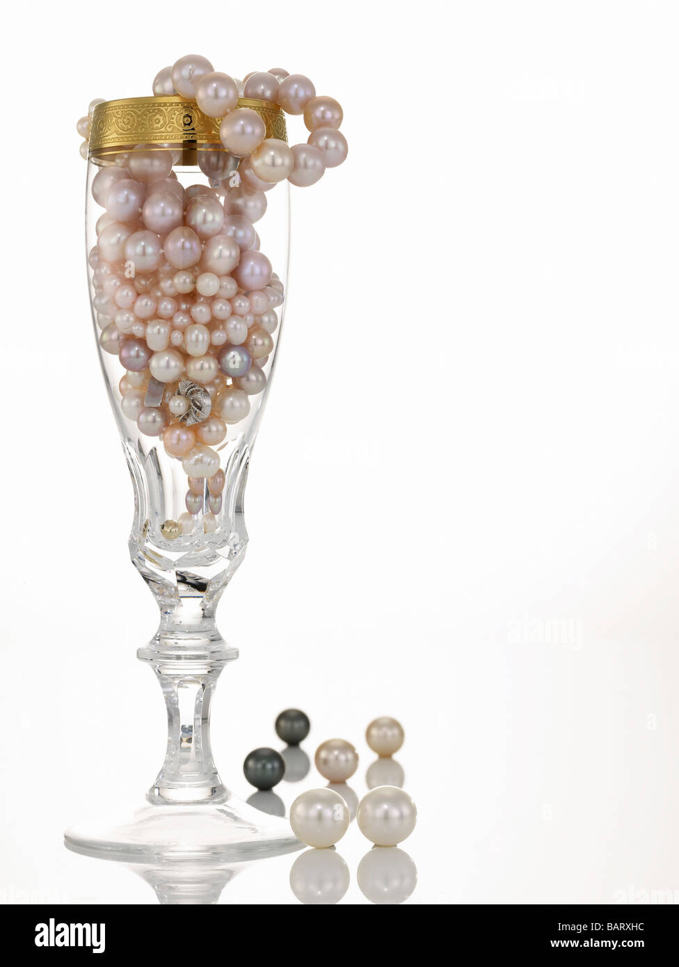 Perlen Halskette in Glas, Nahaufnahme Stockfoto