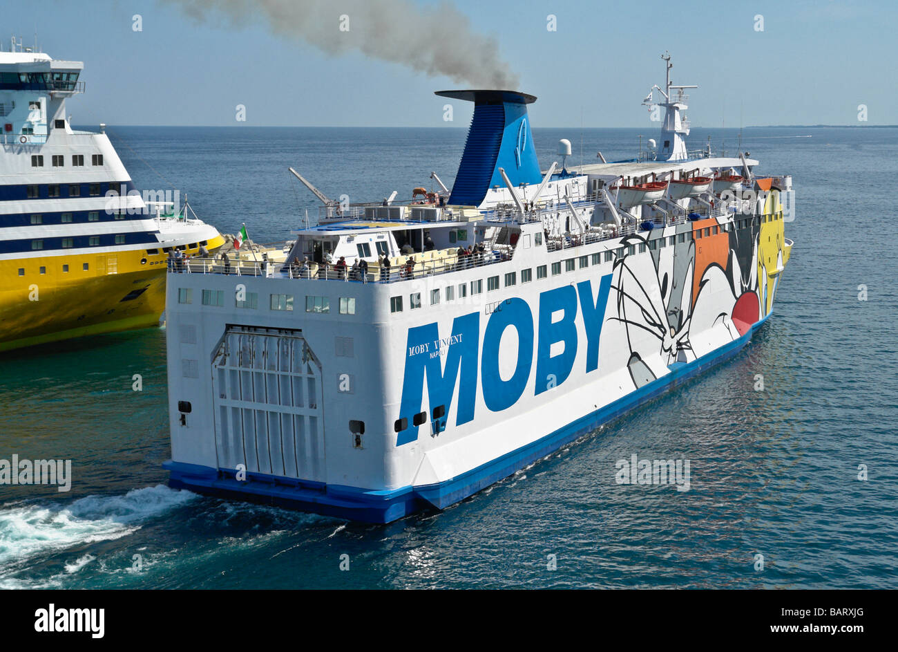 Die Moby Lines Autofähre Moby Vincent Bastia auf Korsika zu verlassen. Corsica Ferries Mega Smeralda befindet sich hinter. Stockfoto