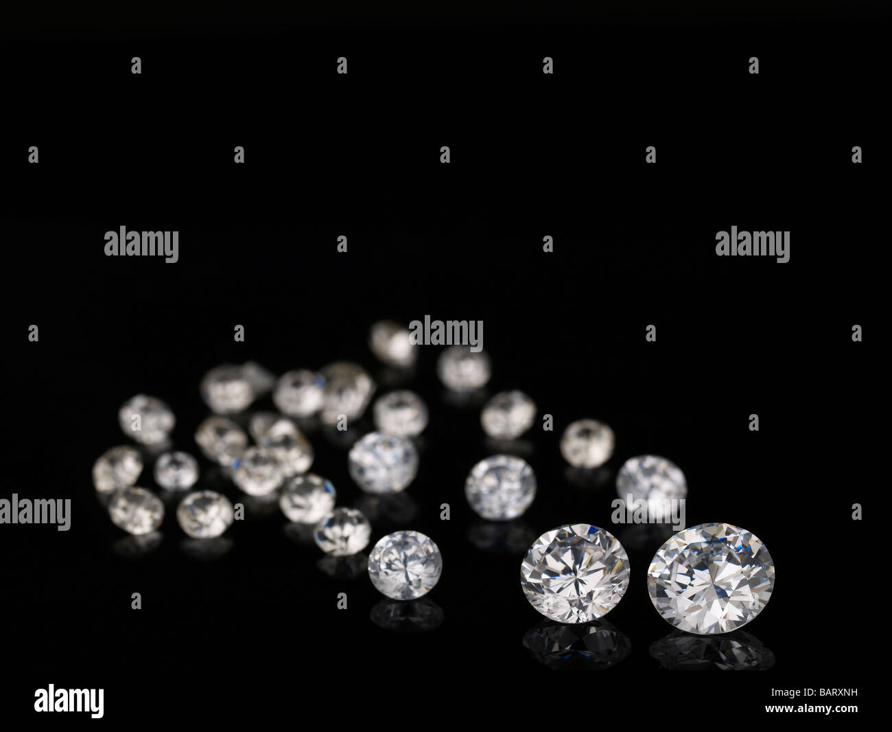 Diamanten auf schwarzem Hintergrund Stockfoto