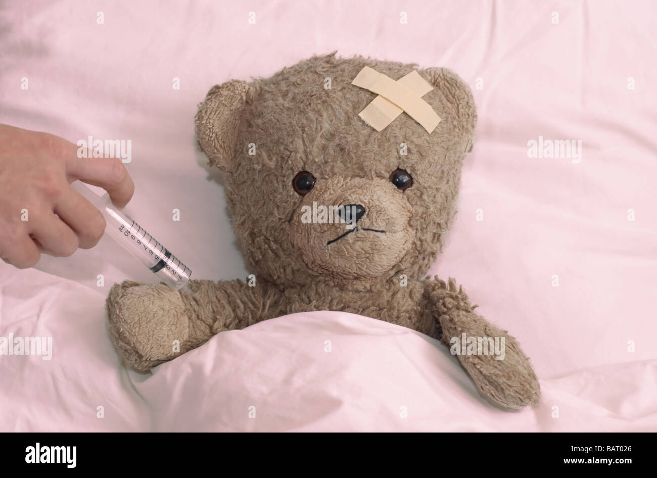 Teddy im Krankenhaus Stockfoto