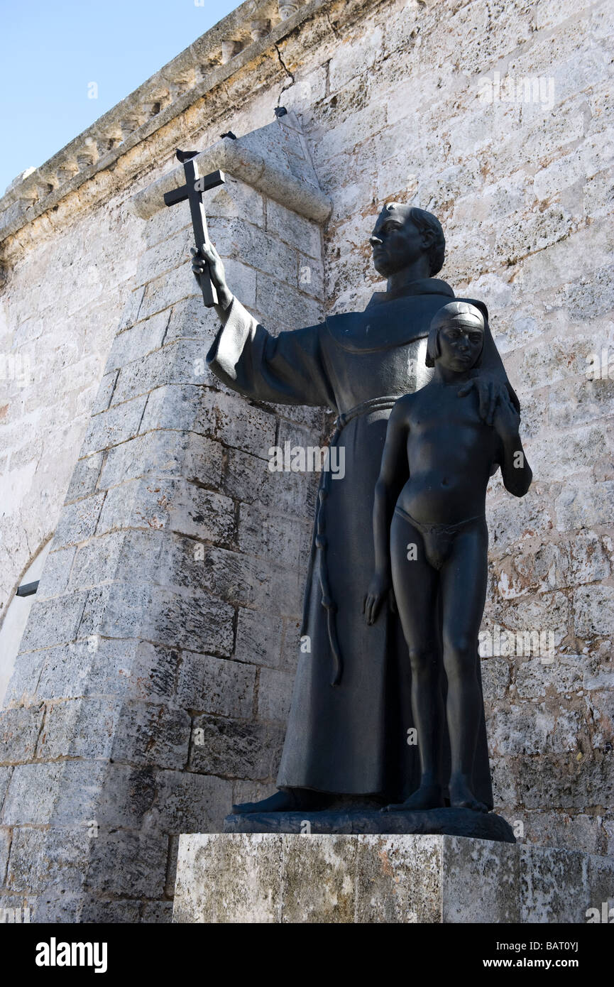 Statue von Str. Francis von Assisi mit einem kleinen Jungen Stockfoto