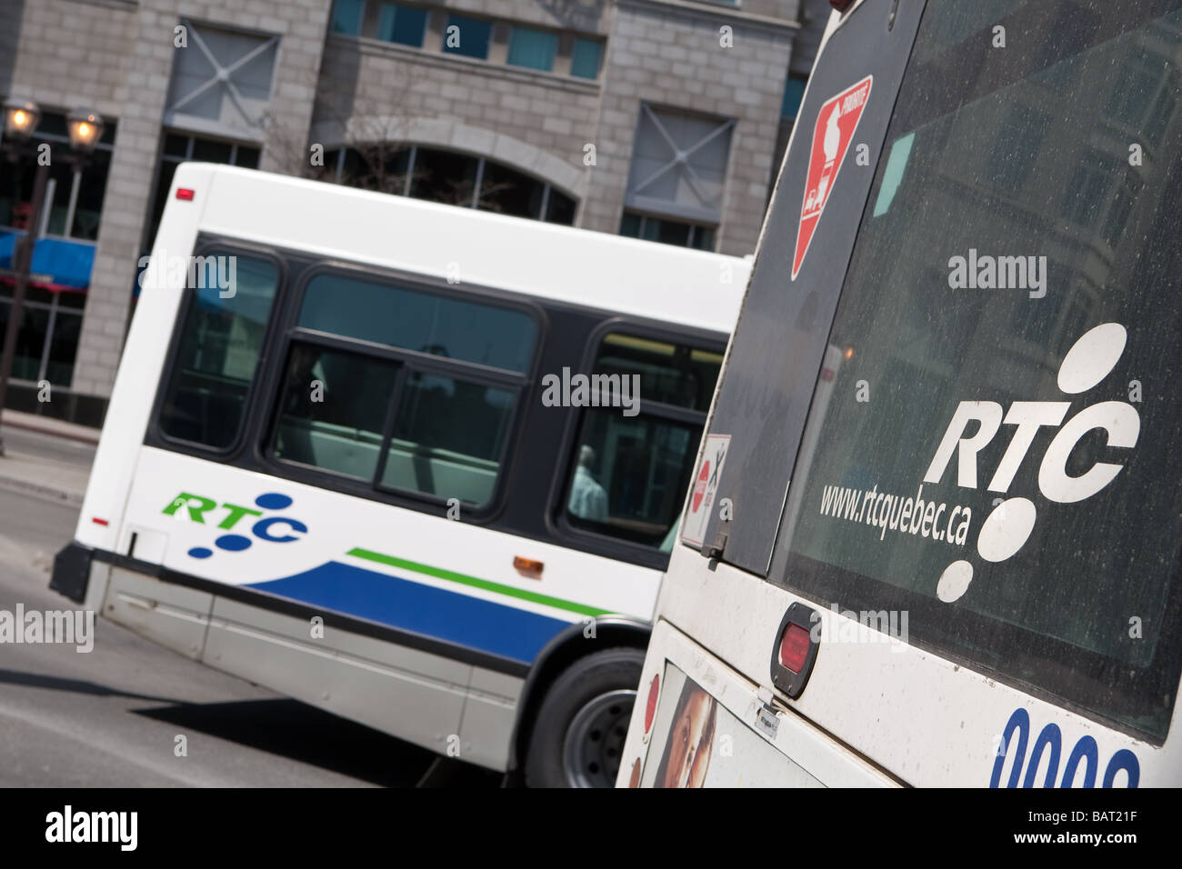 RTC (Reseau de Transport De La Capitale) Busse sind auf den Ort Youville Bus Terminus in Quebec Stadt gesehen. Stockfoto