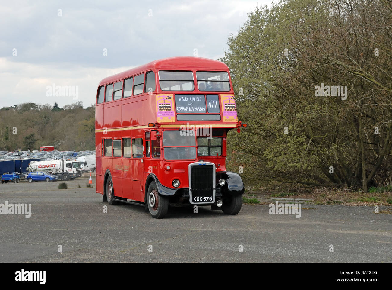 Dreiviertel Vorderansicht des KGK 575 London Bus Unternehmen RTW 75 als Zubringer-Bus auf der jährlichen Frühjahrstagung des Bus Museum Cobham verwendet wird Stockfoto