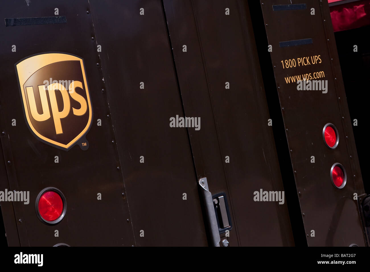 UPS-Logo ist auf einen Lieferwagen gesehen. Stockfoto