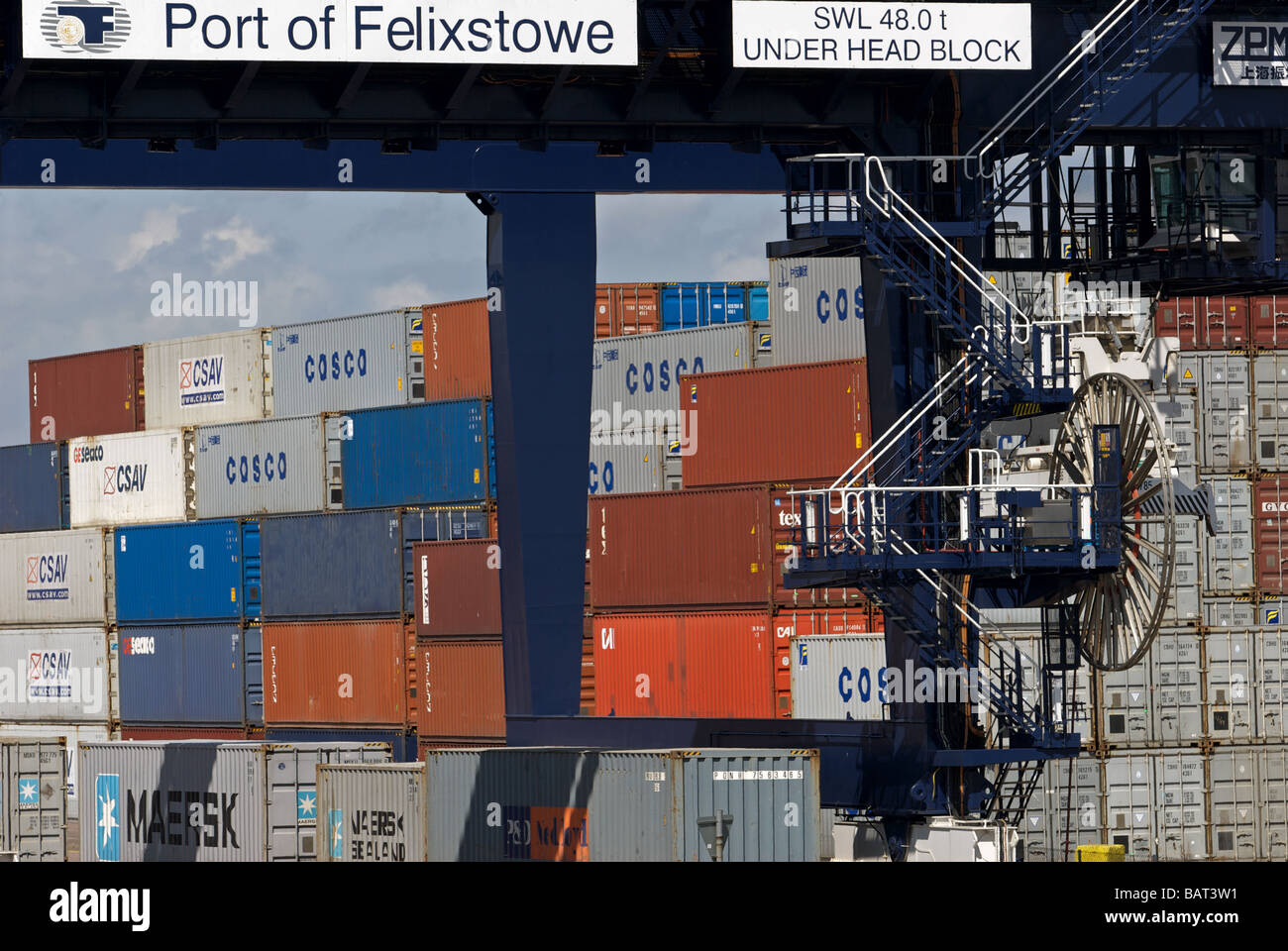 Portalkran auf der südlichen Bahn-terminal, Hafen von Felixstowe, Suffolk, UK. Stockfoto