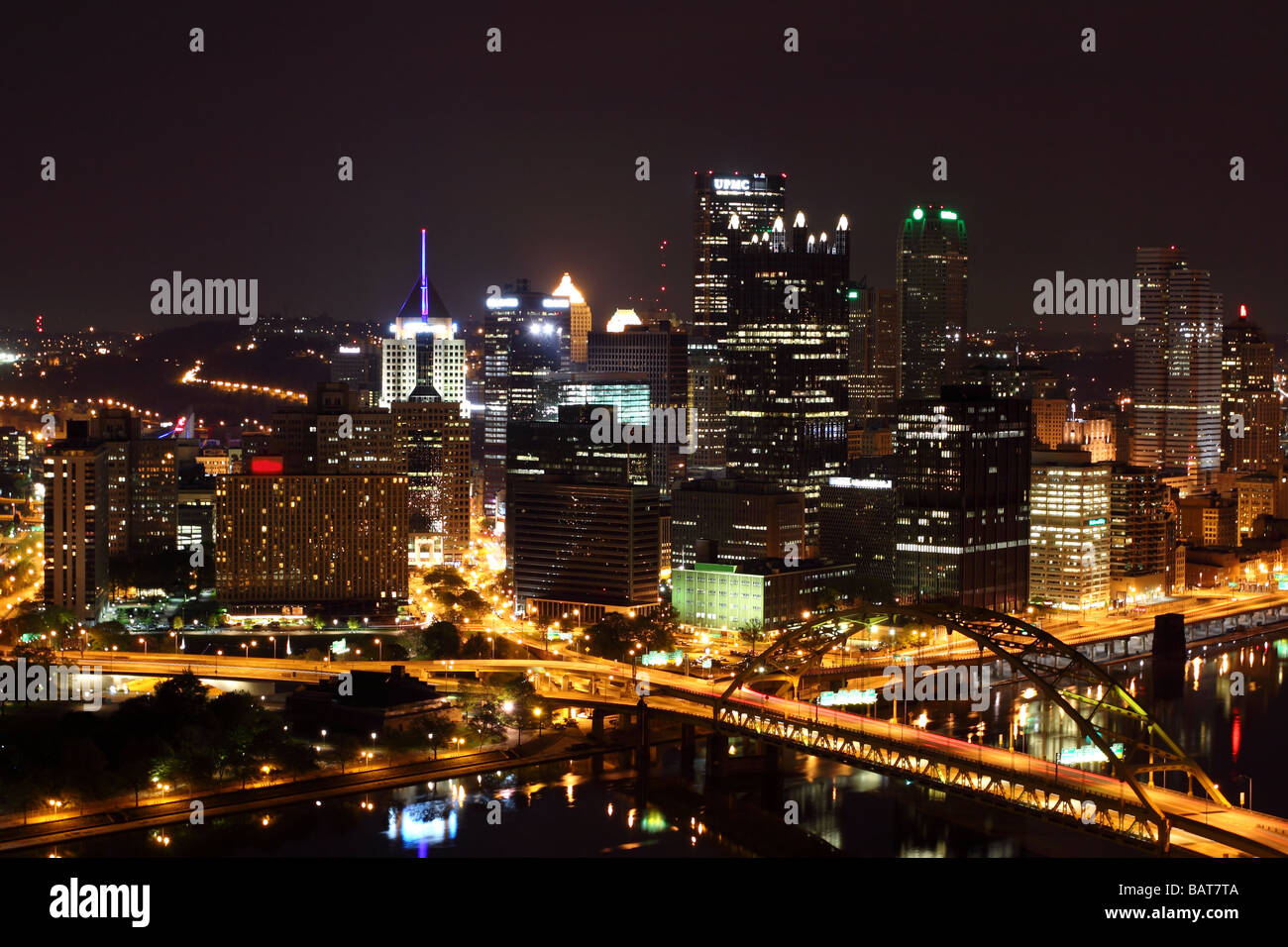 Pittsburgh Skyline bei Nacht Stockfoto