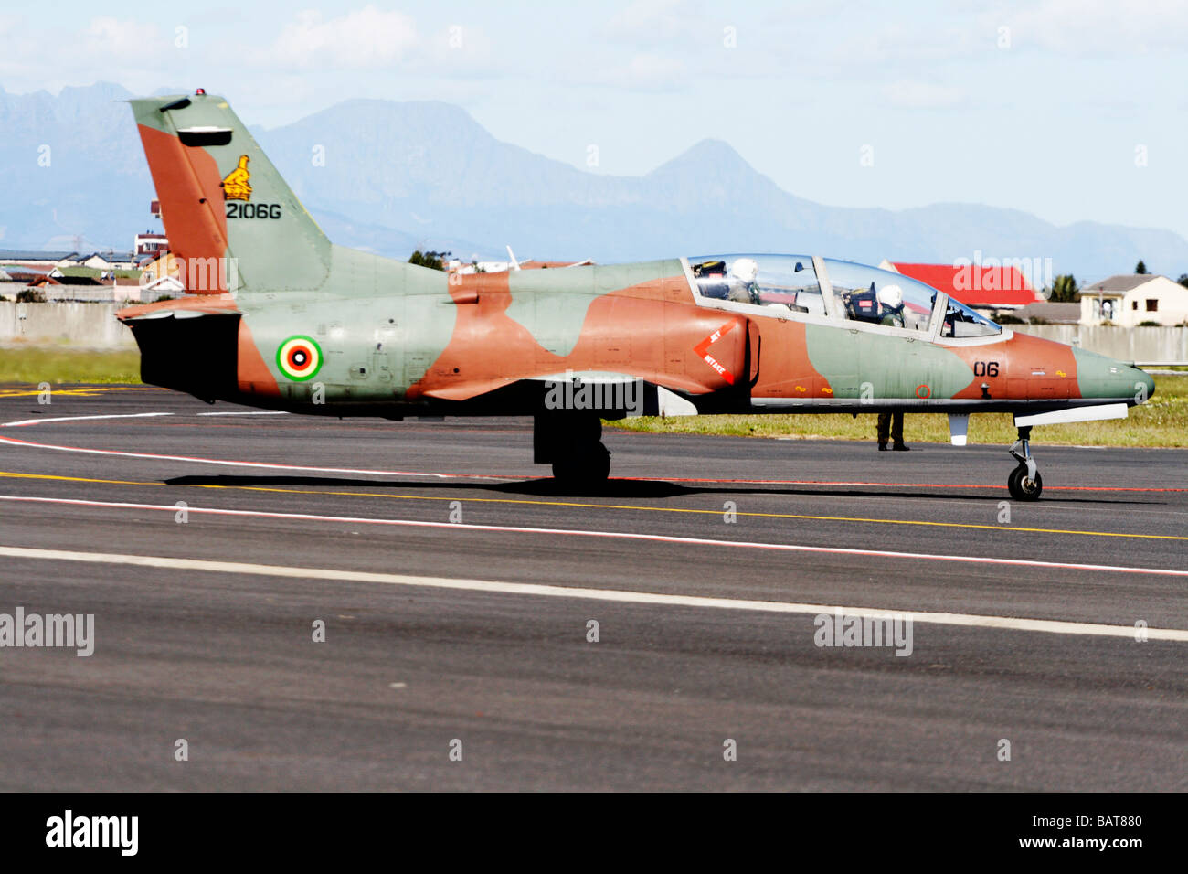 Die Hongdu JL-8 (oder Nanchang JL-8), auch bekannt als die k-8 Karakorum - Luftwaffe von Zimbabwe Stockfoto