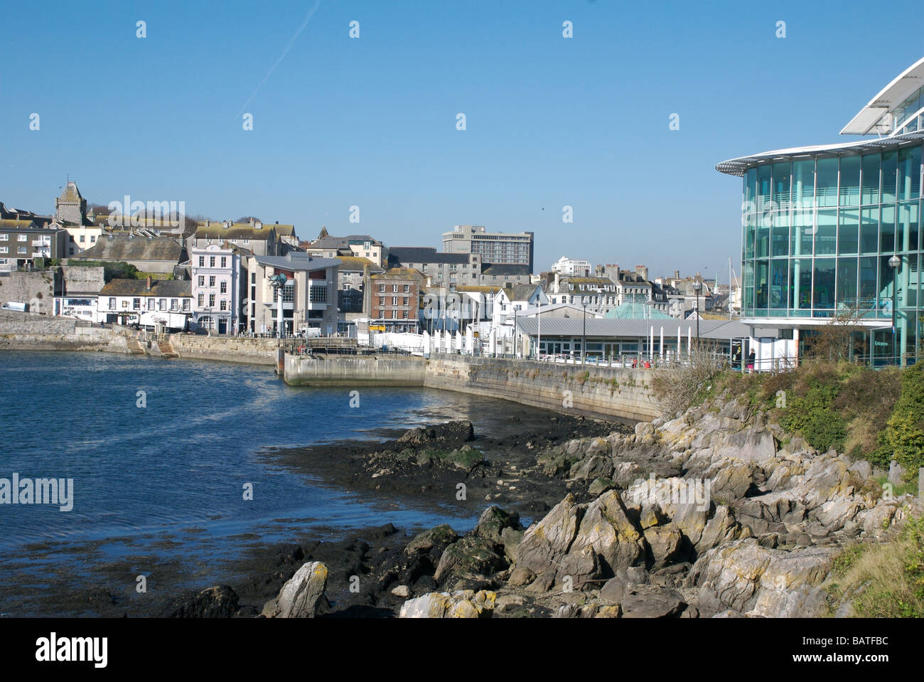 Die National Marine Aquarium und Blick auf die Barbican Bezirk, Plymouth, Devon, UK Stockfoto