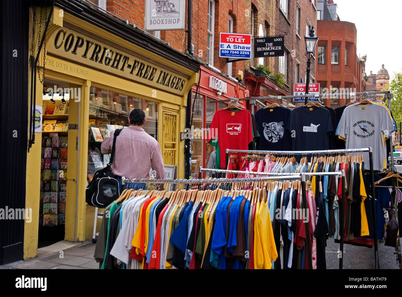 Kleidung Geschäft in Earlham Street, London England UK Stockfoto