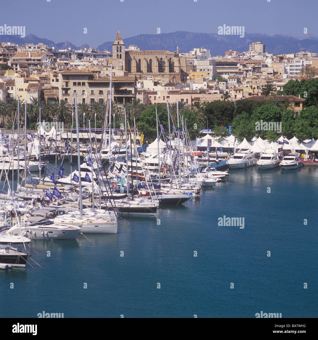 Palma International Boat Show 2009 - Panoramablick auf Palma Old Port (Moll Vell / Muelle Viejo), Hafen von Palma De Mallorca Stockfoto