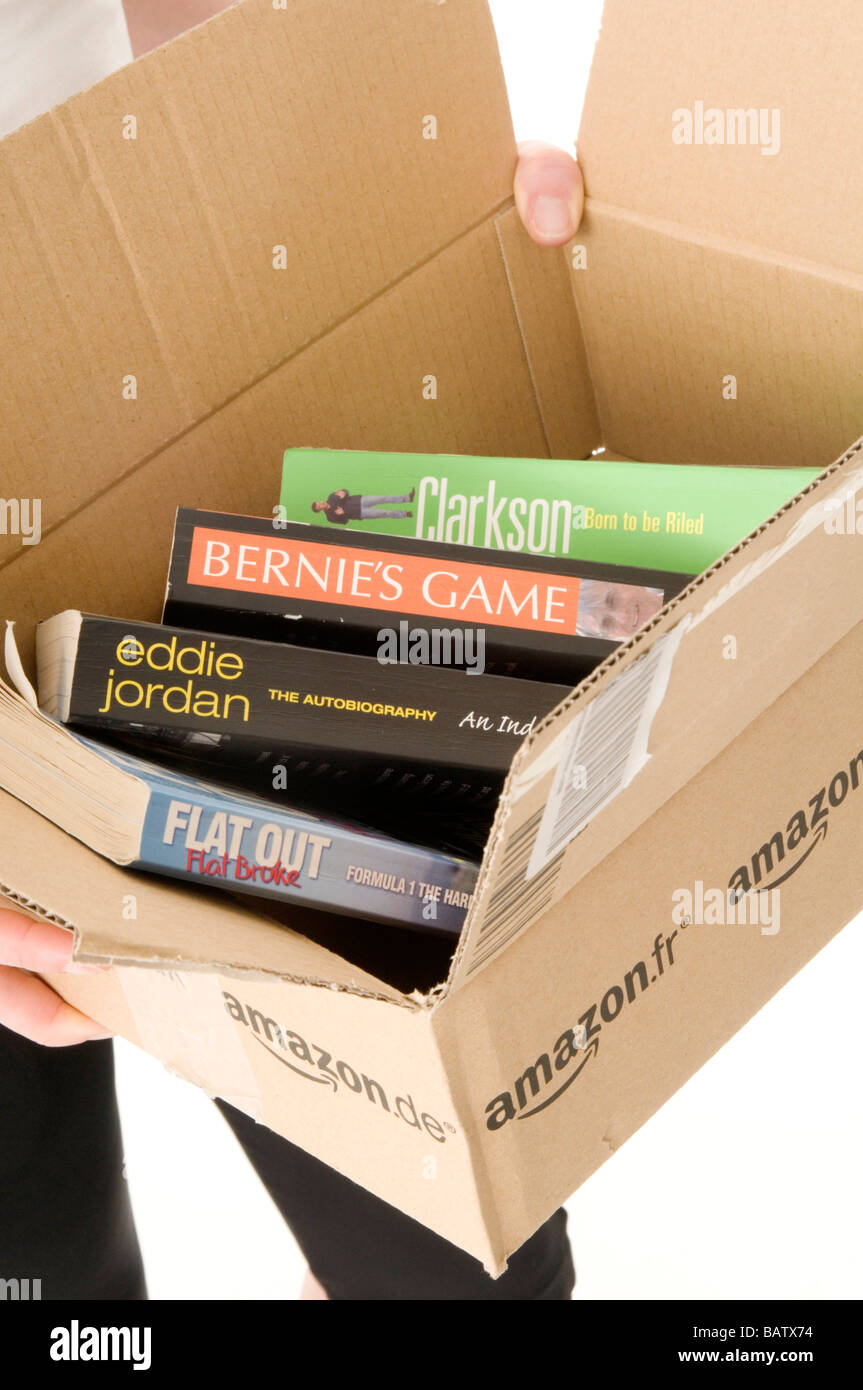 Amazon online auf Linie Buch Händler Shop Shop Bücher Buchhandlung  Buchhandlung Versandhandel Versand Box Boxen Paket Pakete Paket pa  Stockfotografie - Alamy