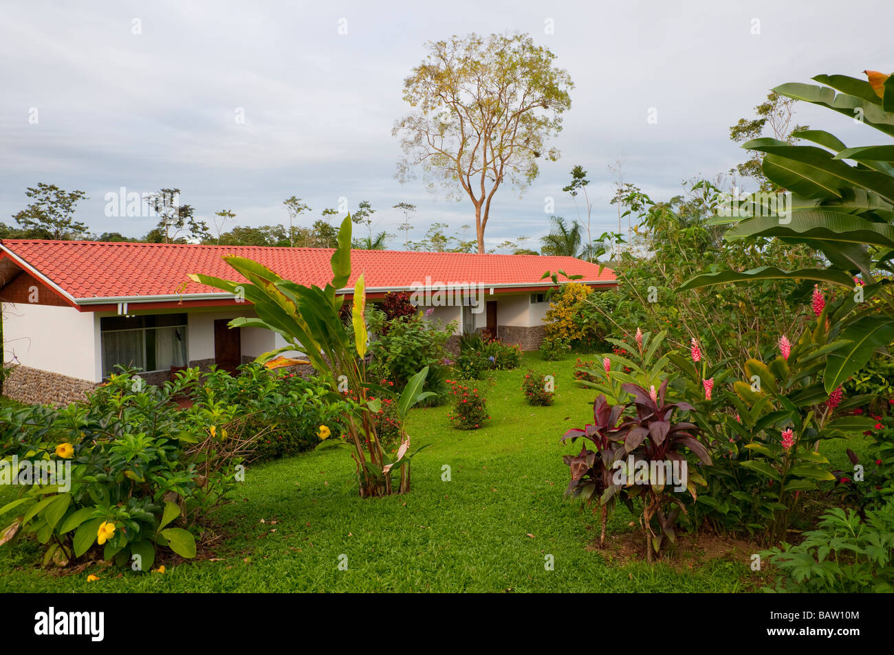 Der Volcano Lodge Hotel mit tropischer Vegetation in der Nähe von Arenal Nationalpark in Costa Rica Mittelamerika Stockfoto