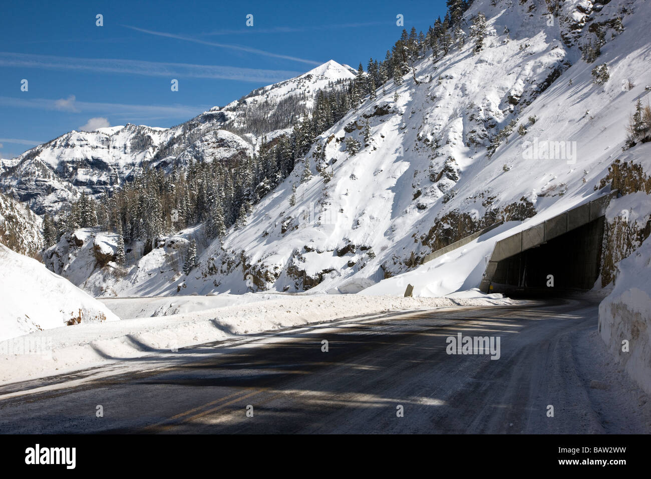 Winter-Ansicht eines Tunnels auf The Million Dollar Highway western Colorado zwischen Silverton und Ouray Stockfoto