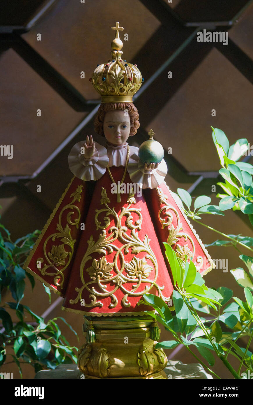Römisch-katholische Kirche Symbol. Prager Jesuskind (Jesuskind von Prag) Figur Christi Stockfoto